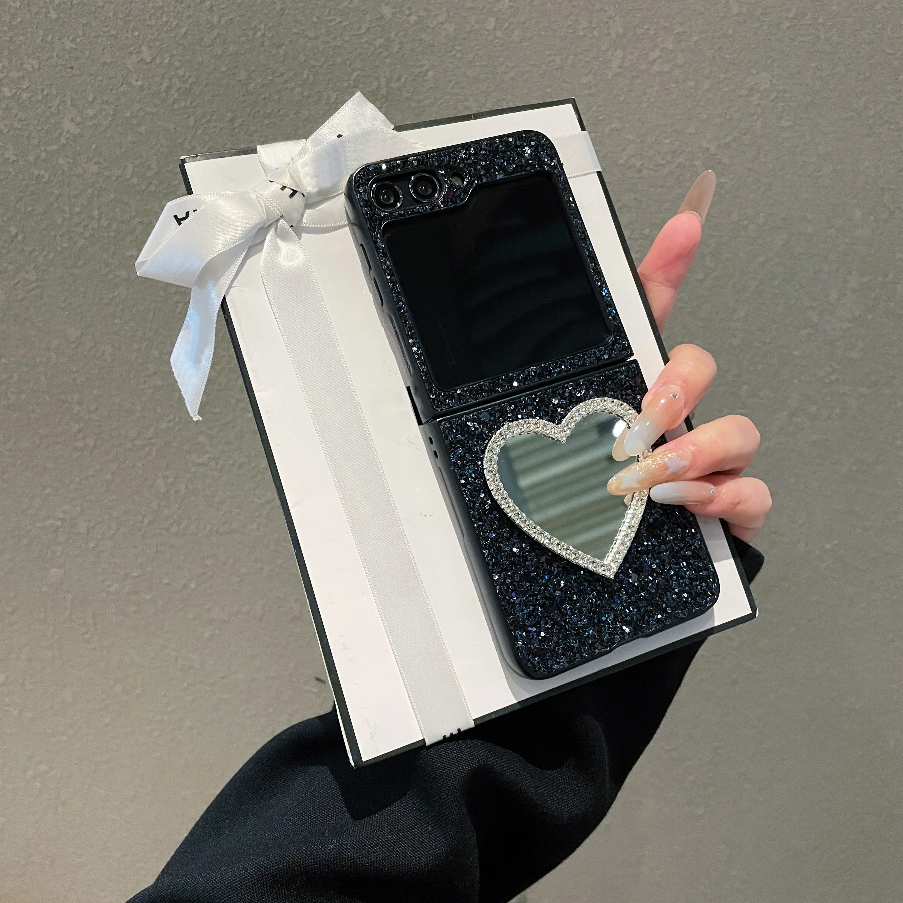 Luxuriöse Glitzer-Mode-Leder-Handyhülle für Samsung Galaxy Z Flip 8 7 6 5 4 3 Flash Mirror Glänzende Diamant-Strass-Hartschale – Detail 11