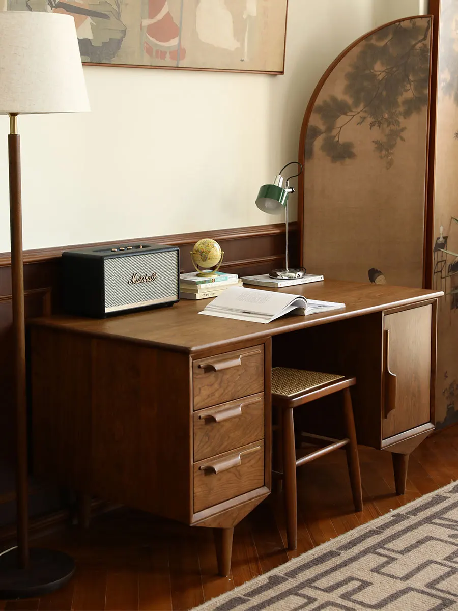 All solid wood log retro desk desk solid wood cherry wood writing table