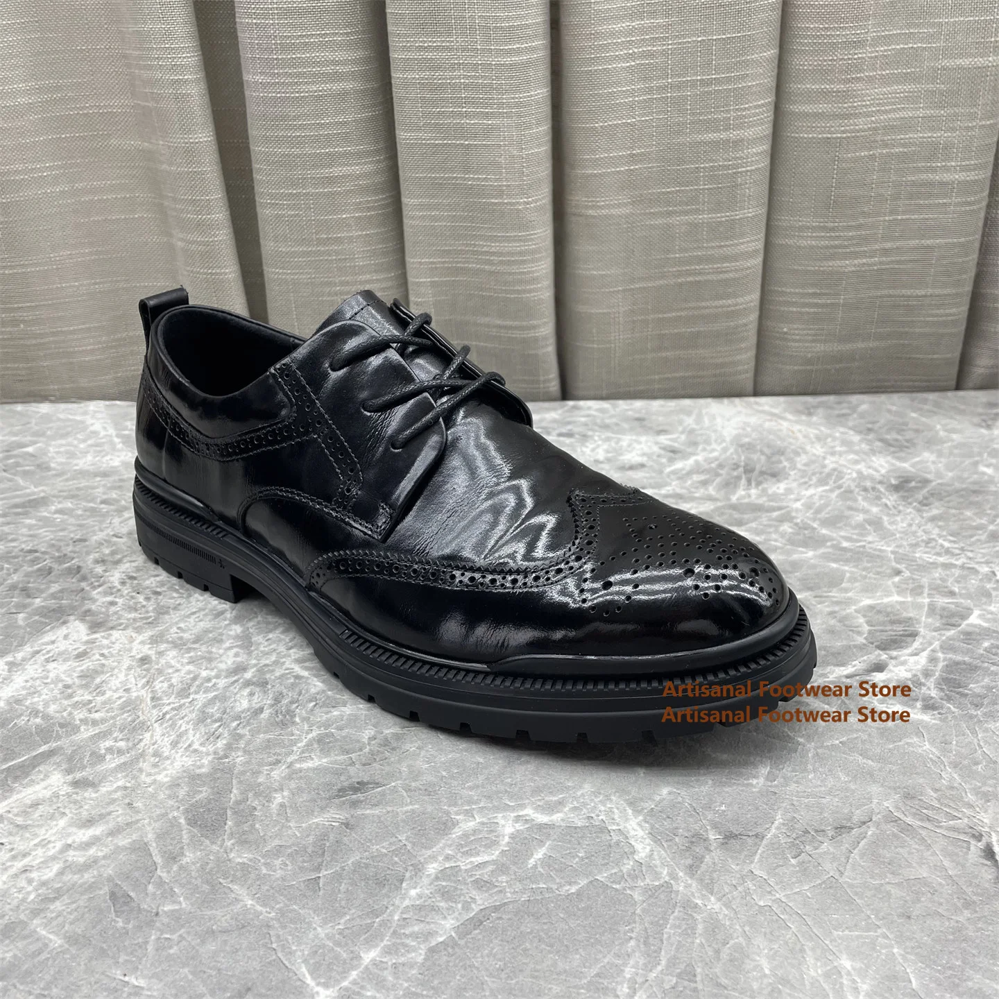 

Glossy Black Leather Brogue Lace-Up Casual Oxford Shoes Non-Slip Chunky Sole Business Casual Dress Shoes Trendy Men's Shoes