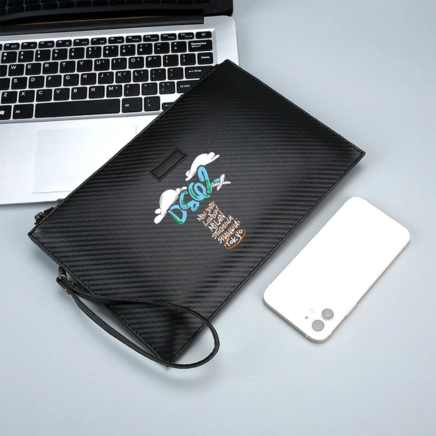 Рисунок 3 - Логотип DSQ2, самолет