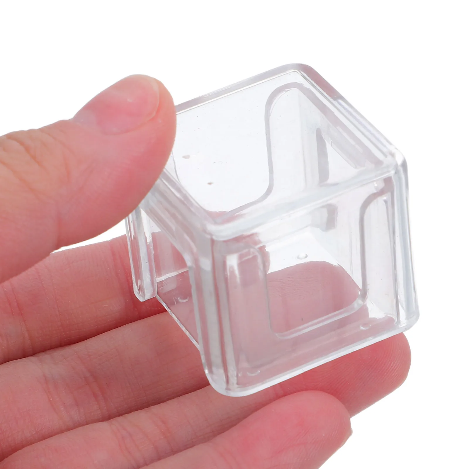 

3Pcs Pool Cue Chalk Box Transparent Acrylic Cube Stable Portable Sealed Case for Billiard Table Games Pool Cue Chalk Box