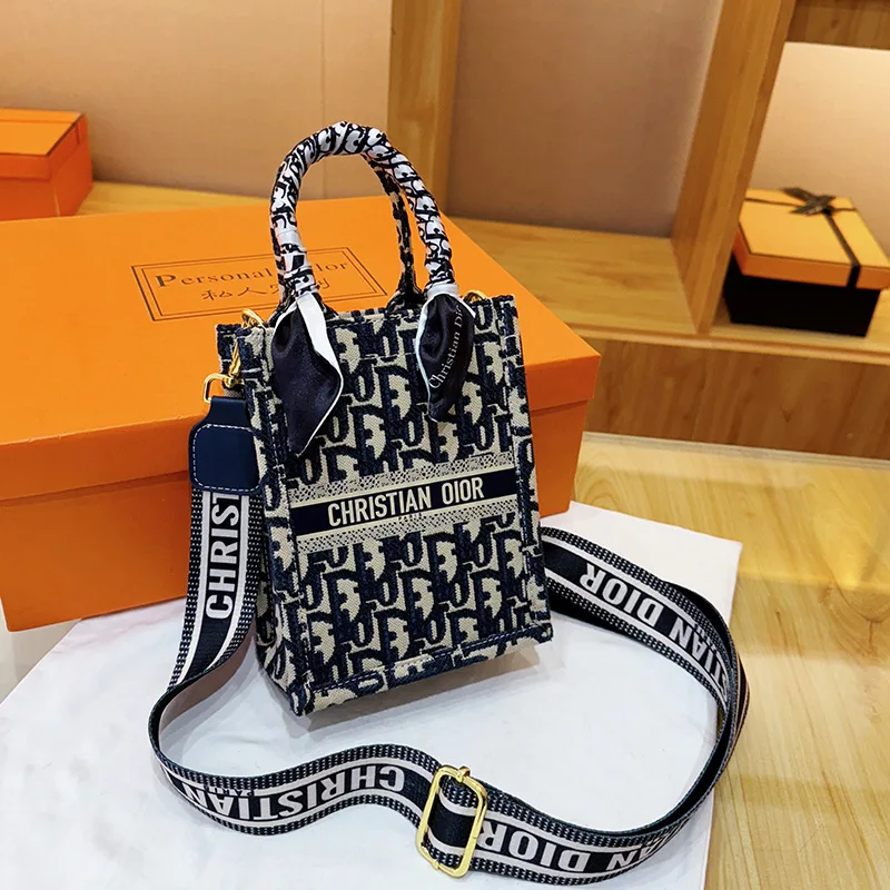 حقيبة يد مونوغرام مطرزة لعام 2026 للنساء، محفظة كتف وكروس مستوحاة من المصمم، حقيبة يد صغيرة أنيقة #6