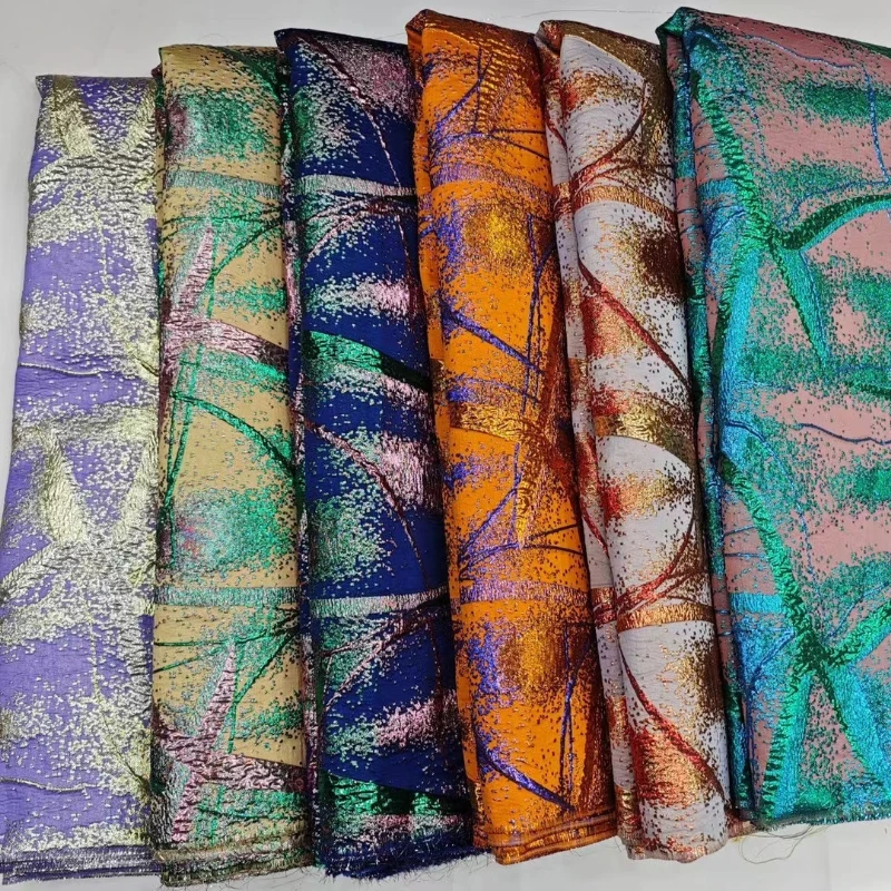 

Металлическая проволочная пряжа, окрашенная жаккардовая ткань, европейско-американская ветровка, платье, официальная ткань для шитья своими руками, материал