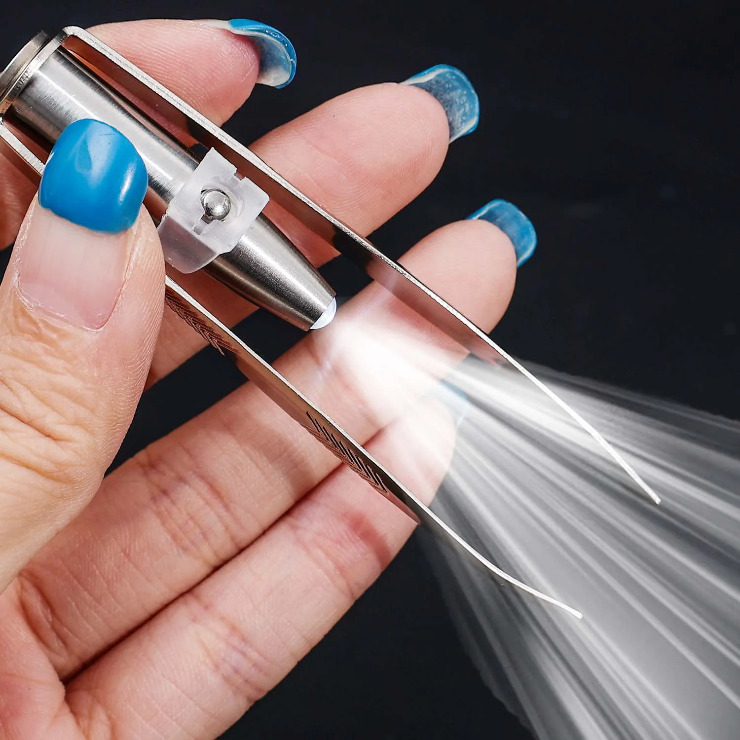 1 pçs portátil de aço inoxidável pinças sobrancelha botão célula design inteligente sobrancelhas cabelo remover pinça com luz led ferramentas maquiagem