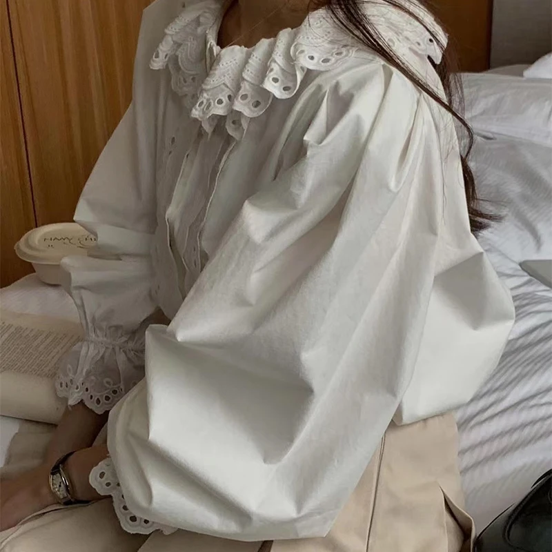 시크한 봄 루즈핏 벨 슬리브 셔츠 여성용 라운드넥 스플라이스 레이스 트림 탑 한국 스타일 긴팔 버튼다운