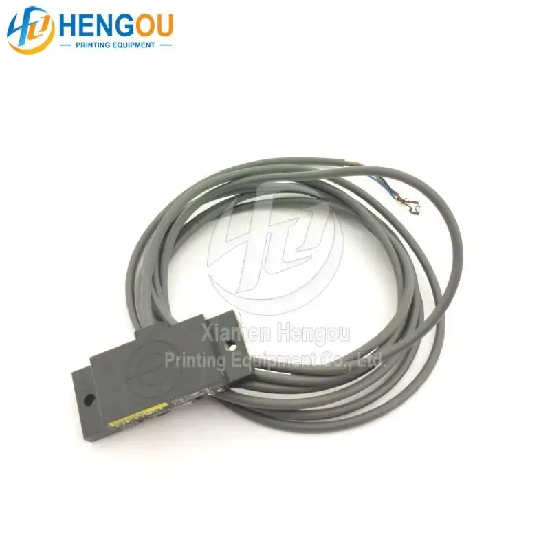 E2K-C25MF1 PNP NO Capacitive Proximity Switch Sensor with Adjustable Sensitivity New High Quality