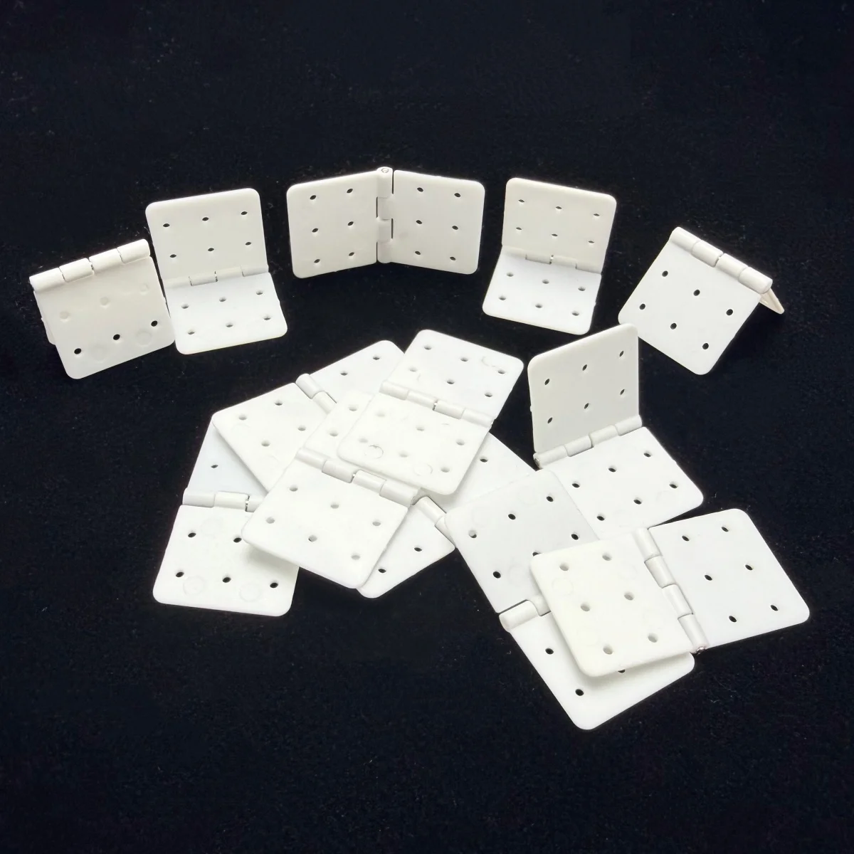 20Pcs Nylon Pinned Hinge Board 3 size White For RC Airplane Drone Parts Model Replacement DIY Accessories Educational Toys