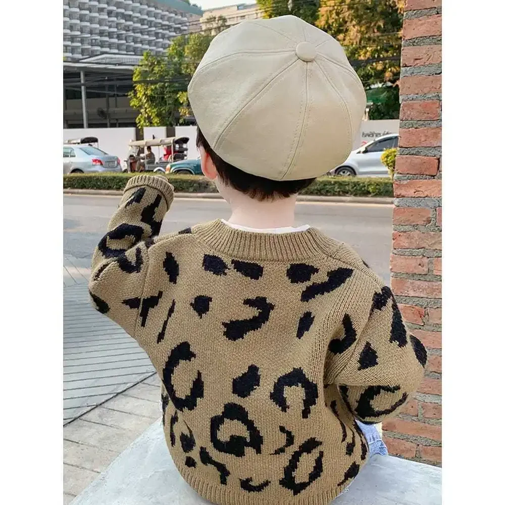 Childrens Clothing and Outerwear 2024 New Fashion Autumn and Winter Girls Baby Sweater Cardigan Autumn Fashion Trend