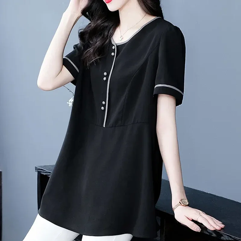 

Plus Size Women's Black Blouse V Neck Contrast Trim Short Sleeve Loose Summer Tunic