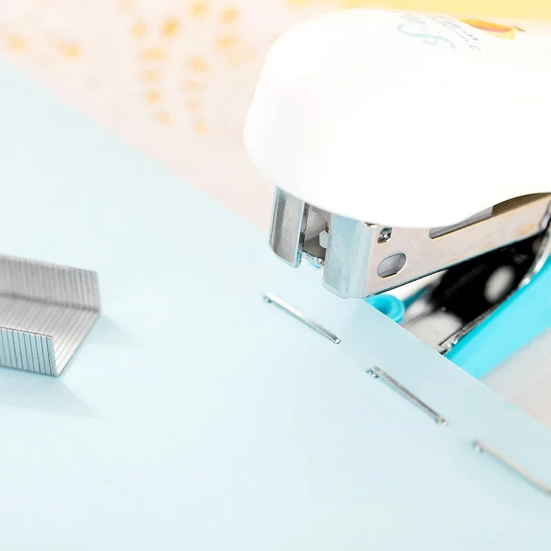 Mini Stapler 24/6 Plastic Stationery Set Kawaii Stapler Mini Paper Binder Geometric Manual Stapler Set