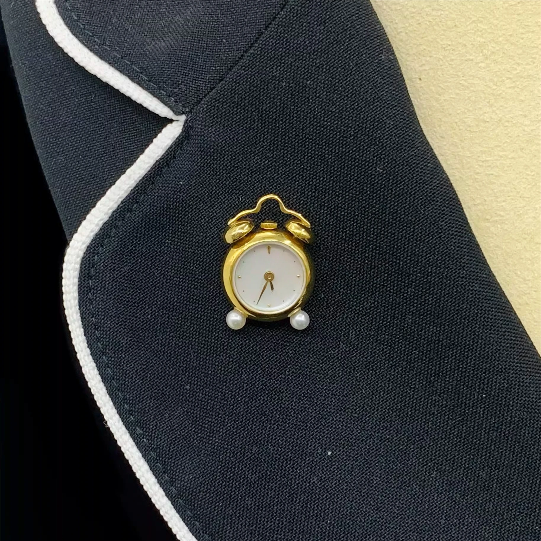 Fritillary Pearl Small Alarm Clock Clock Brooch Collar Edge Buckle Gift
