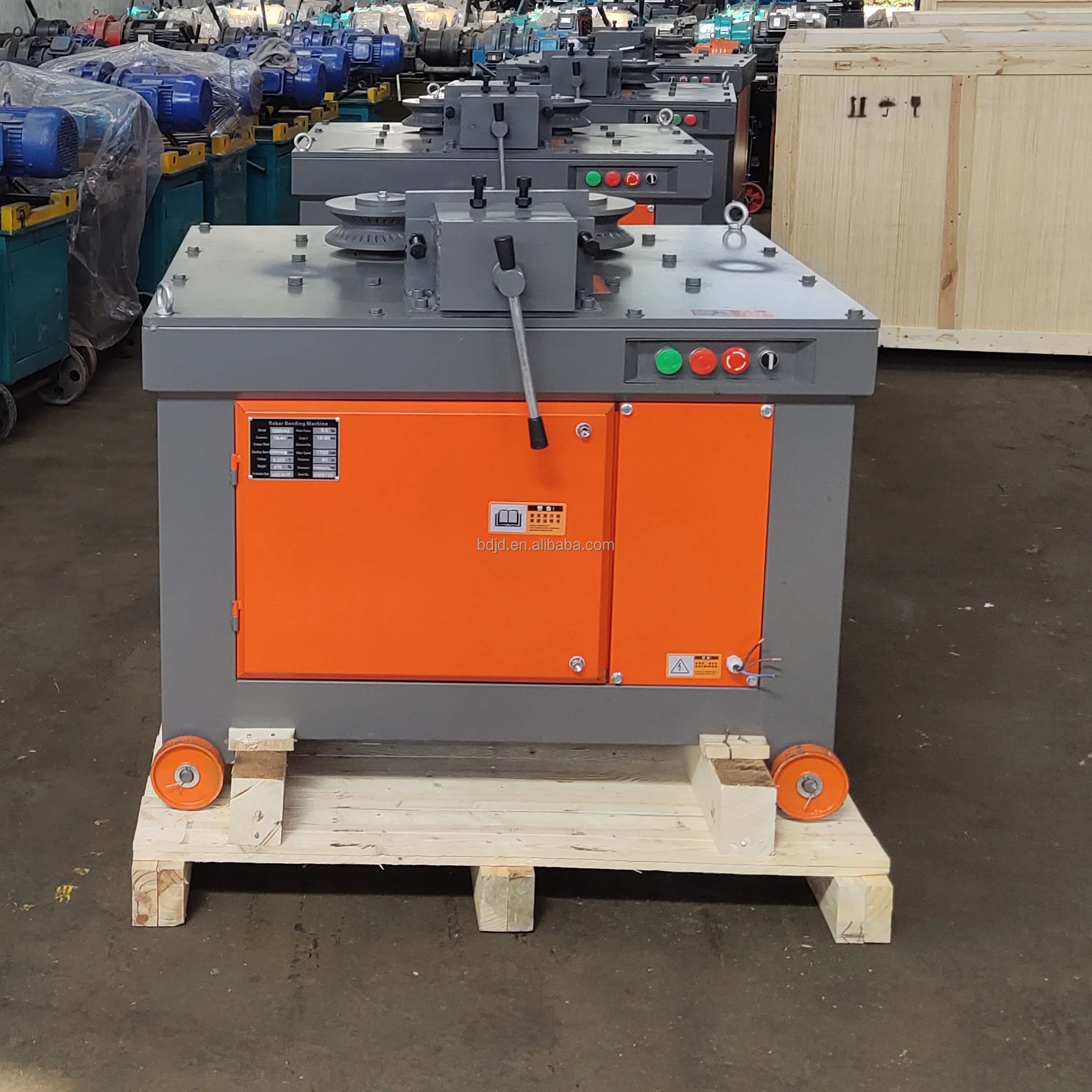

Гибочный станок для армирующего стального стержня, новый дуговой изогнутый гибочный станок для ребер, бренд BDJD, двигатель мощностью 4 кВт, простой в эксплуатации