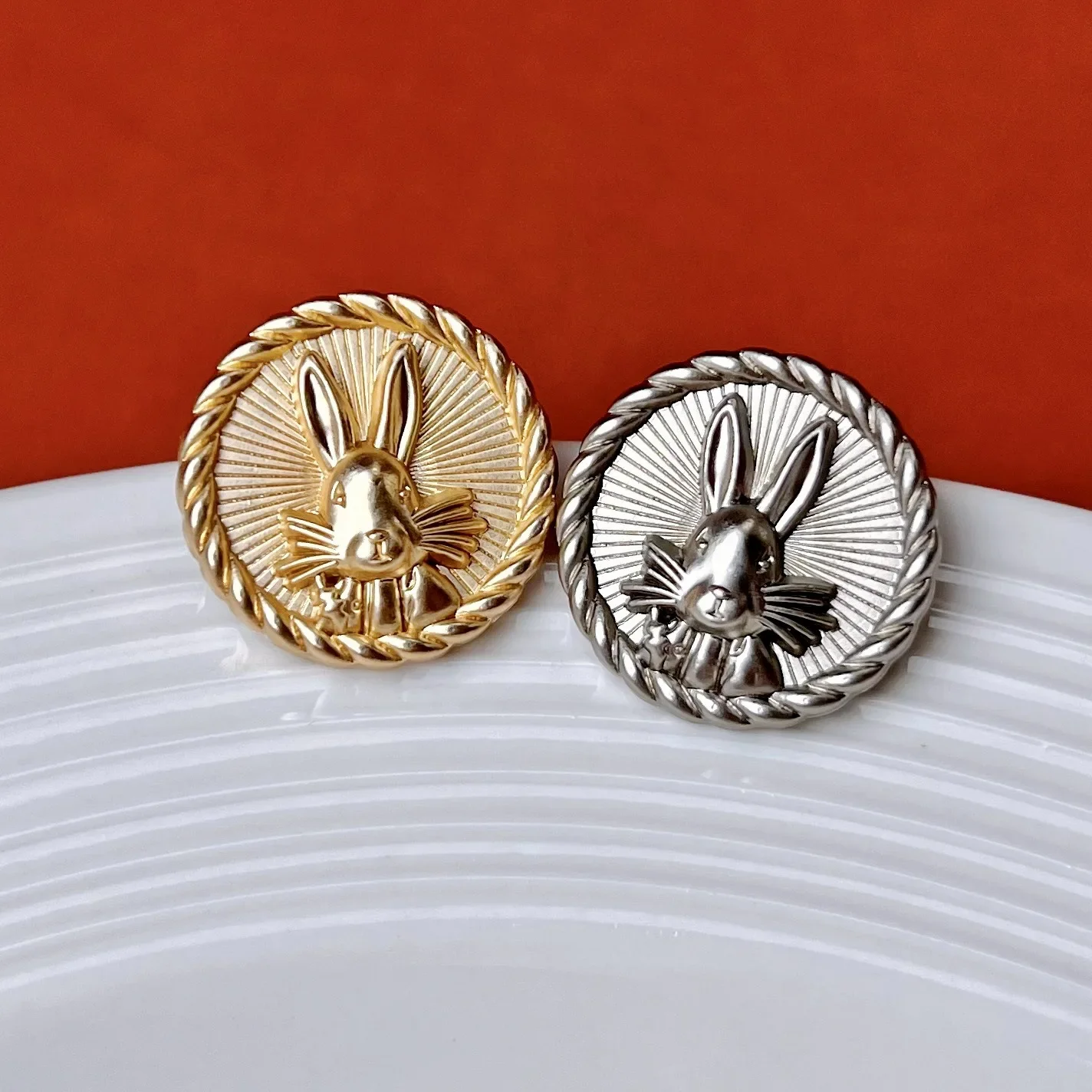 

10PCS High-grade cartoon three-dimensional rabbit metal buttons small perfume jacket suit buttons jumper coat decorative buttons