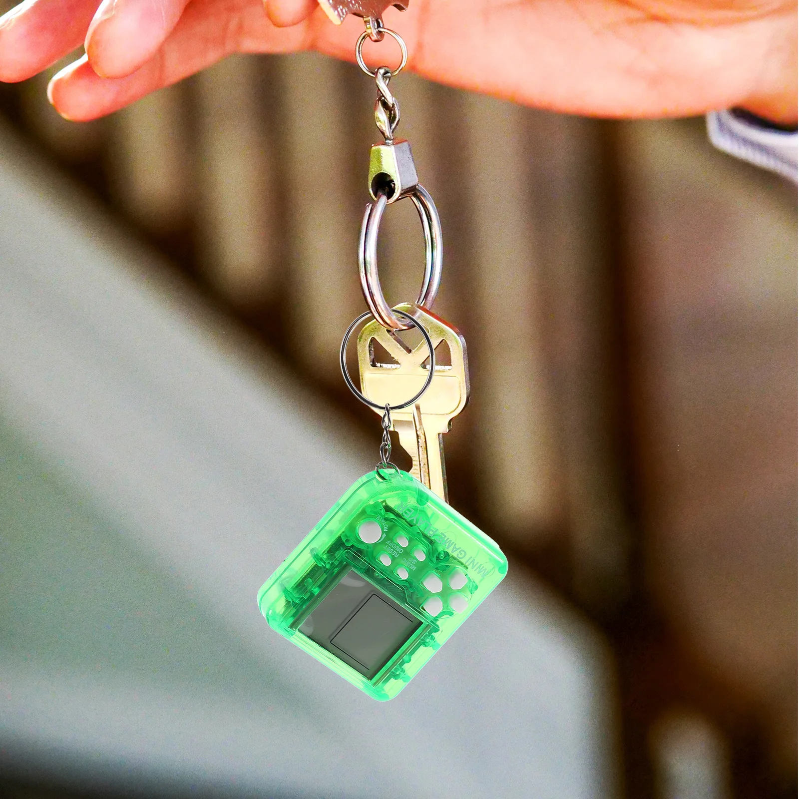 

4pcs Electronic Game Keychain Mini Video Game Keyrings For Car Keys Purse Backpack Decorative Key Chain Party Favors Creative