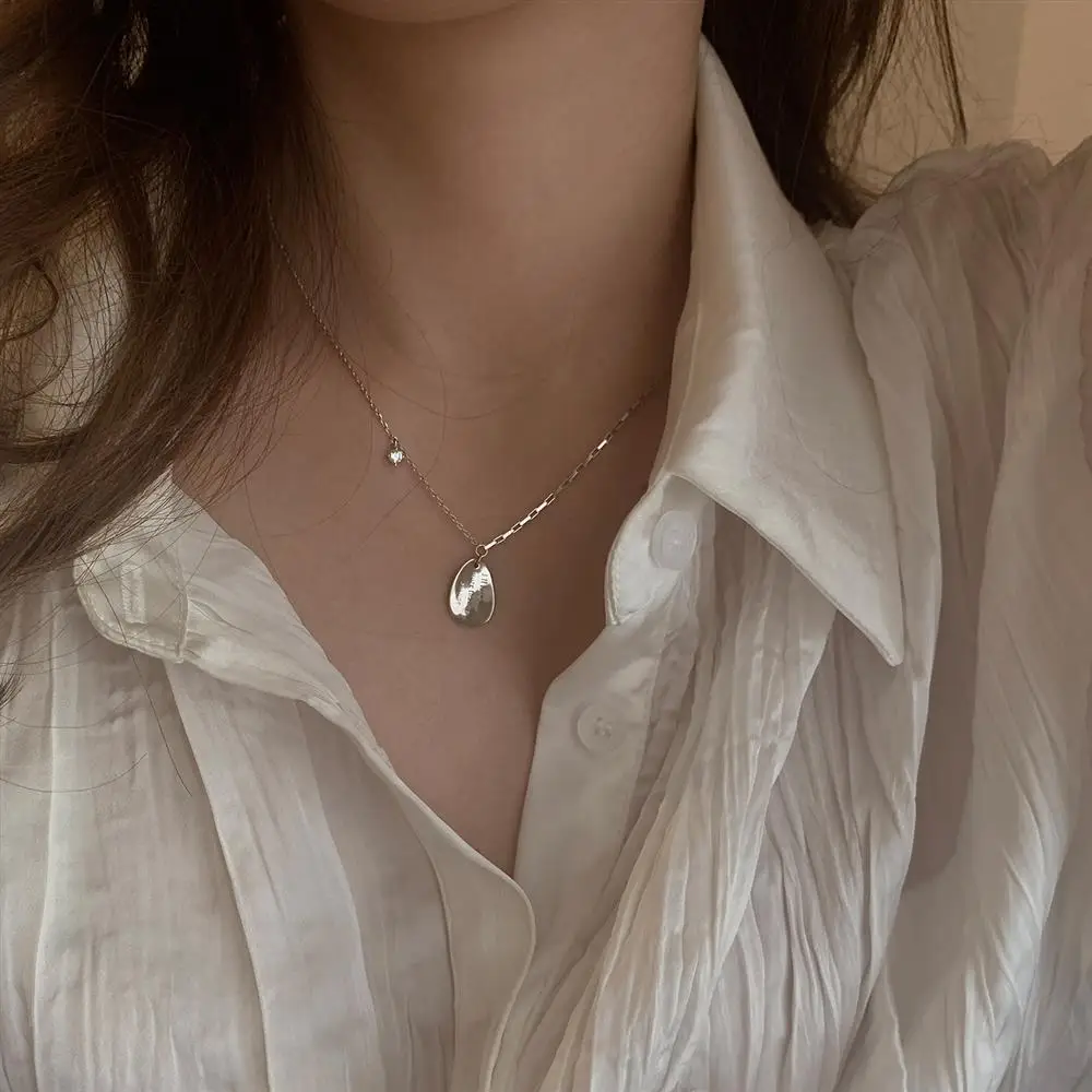 Fashion and trendy English letter Water droplet pendant necklace light luxury new in glossy collar chain Suitable daily jewelry