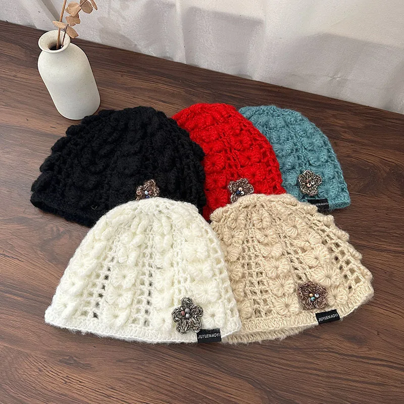 Koreanische handgemachte, gehäkelte, dreidimensionale Blumenmütze für Damen, warme Kuppelmütze für Herbst und Winter. – Detail 1