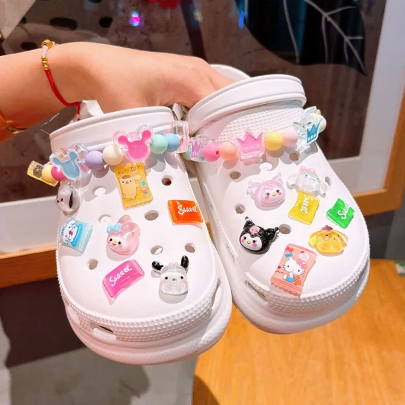 

MINISO Resin Sanrio Shoe Charms Chain Kuromi Cinamonroll Accessories DIY Hole Sandals Decorate Beauty Girls Womens Woolen Clogs