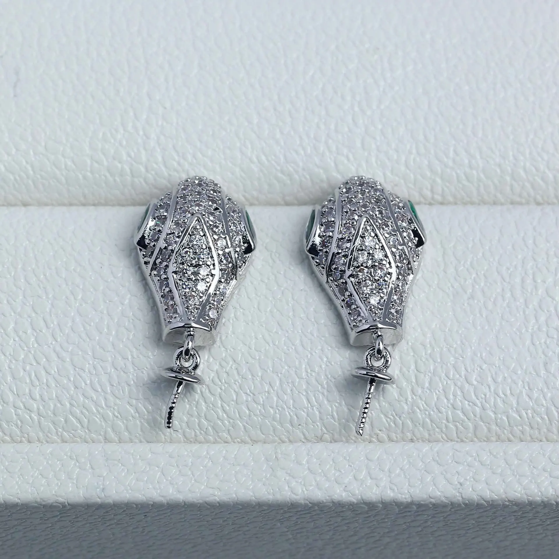 E116 Gold Plated Copper Serpen - Pearl Stud Earrings recension och pris