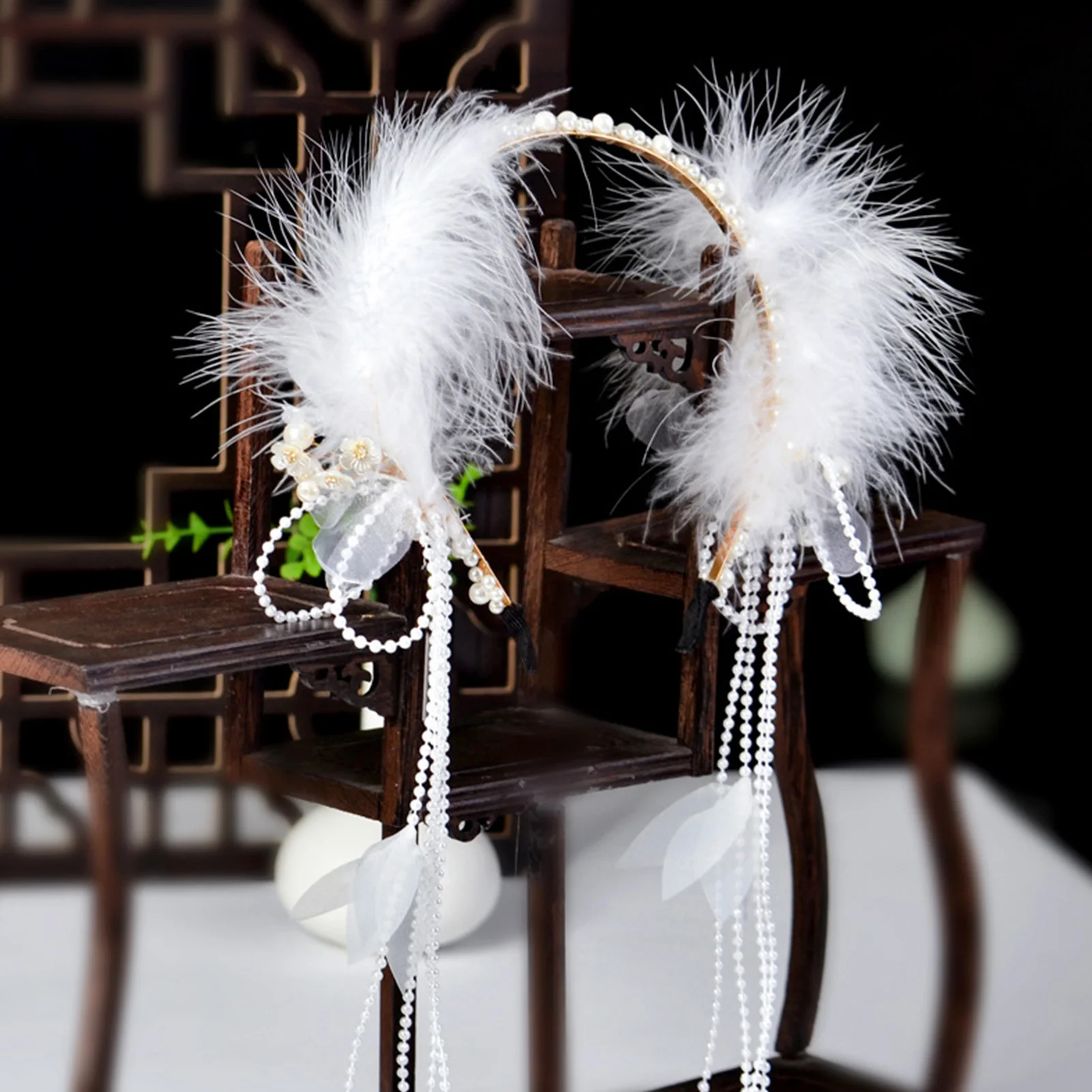 

Модная повязка на голову с перьями, белым цветочным декором и жемчугом, для женщин и девушек, для вечеринок, украшение для волос, обруч для волос, аксессуары для причесок