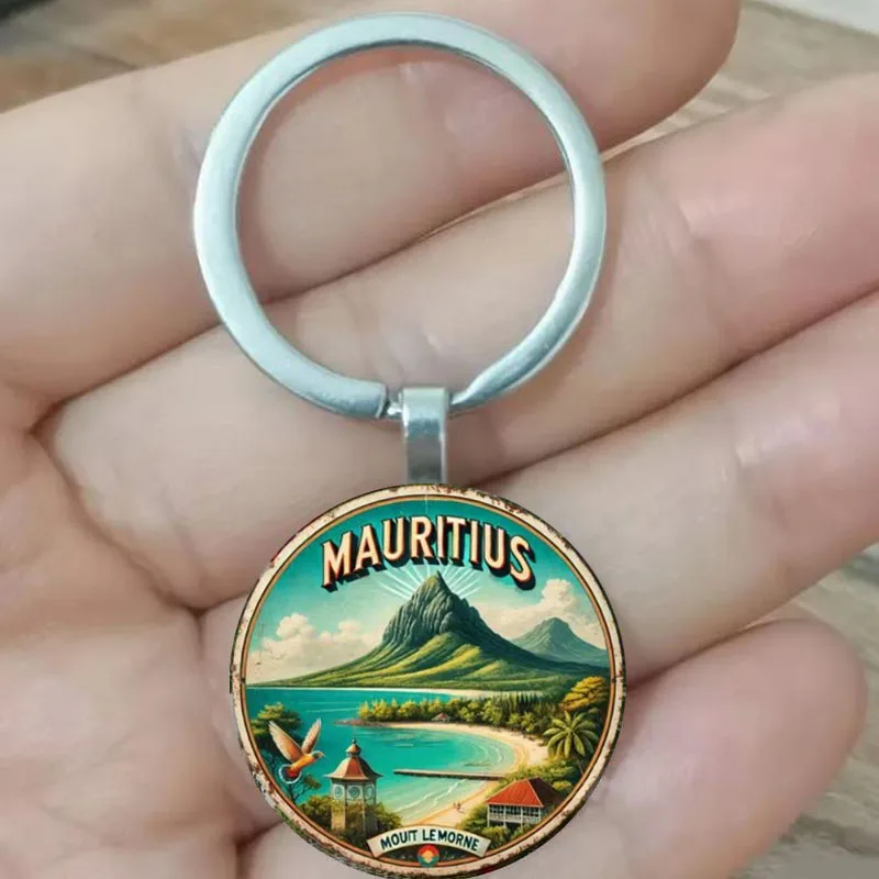 The "Mauritius Seaside Mountain View" Keychain, Featuring Mauritius' Coast And Mountain Views, Is The Perfect Gift For Travel An-image