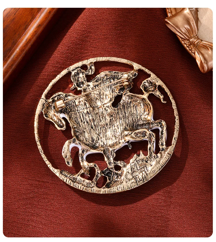 Vintage medieval Roman knight brooch, retro court style, galloping horse, zodiac year alloy chest flower pin