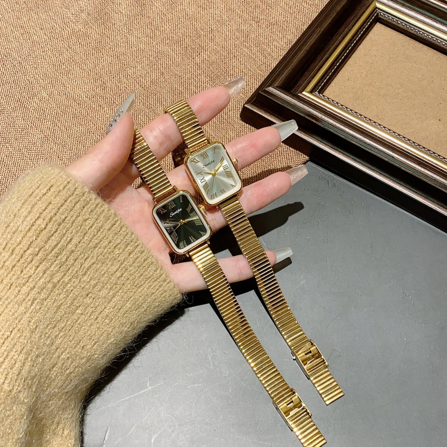 

SUNLIFEX Brand Simple Quartz Watch for Women Retro Rectangle Roman Dial Clock Watches Gold Stainless Steel Strap Wristwatches
