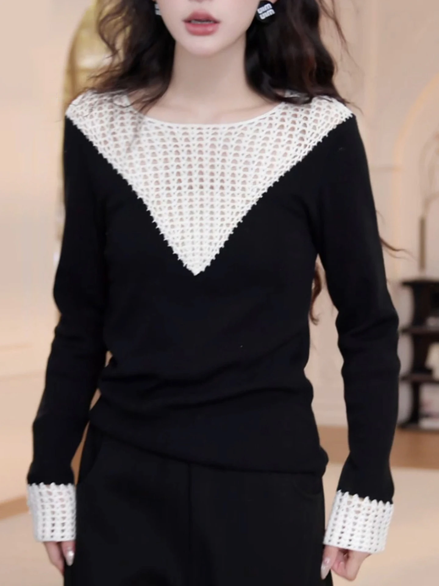 

Comfortable Long Sve Women's Base irt Hollow out Splice Design High End Color Colion Early Autumn Knitted Top