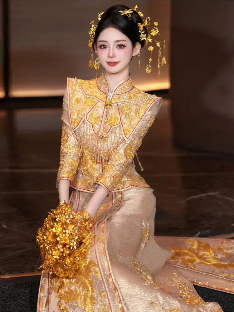 

Golden Chinese wedding dress champagne-colored dragon and phoenix gown