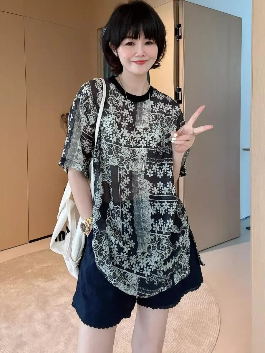camiseta-de-verao-com-estampa-floral-corte-solto-manga-curta-protecao-solar-mascara-facial-leve-e-respiravel-estilo-casual