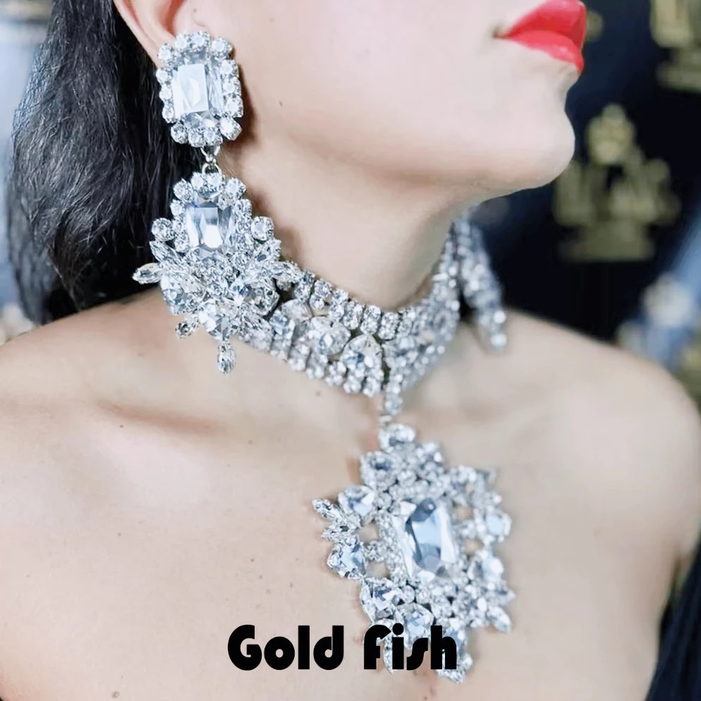 

Комплект серег и ожерелья со стразами и цветами для женщин, преувеличенный кулон, комплект ювелирных изделий с геометрической формой Дубая, Drag Queen, вечерние, невеста, свадьба