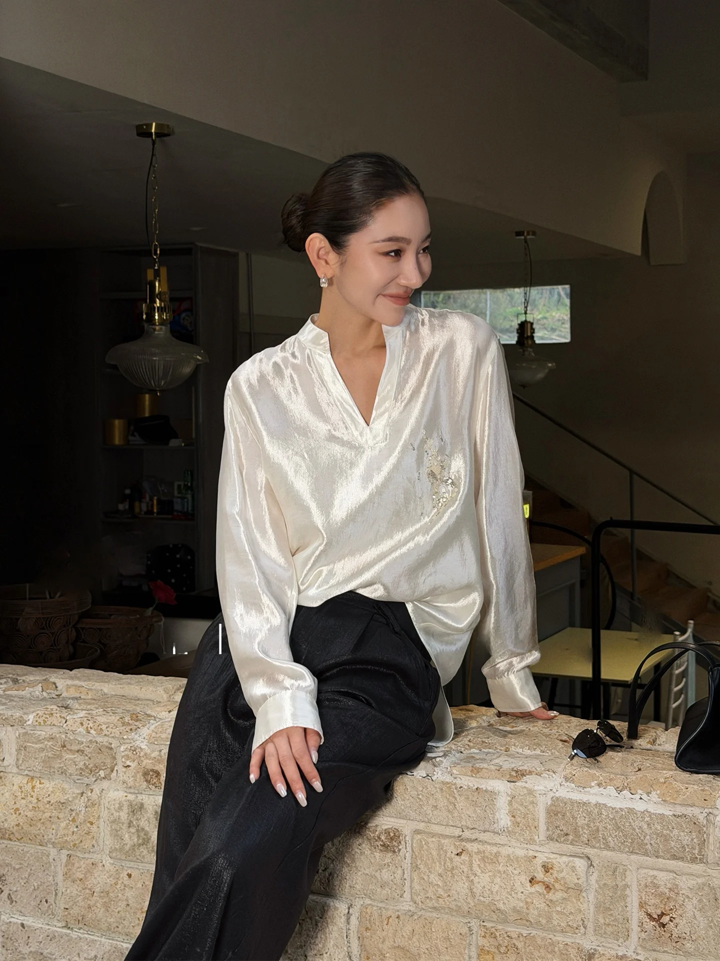 

Li Hui Er Moon Dock Fei Ling High Cold Sensation V-neck Casual Shirt Minimalist Design Breathable Comfortable Women's ...