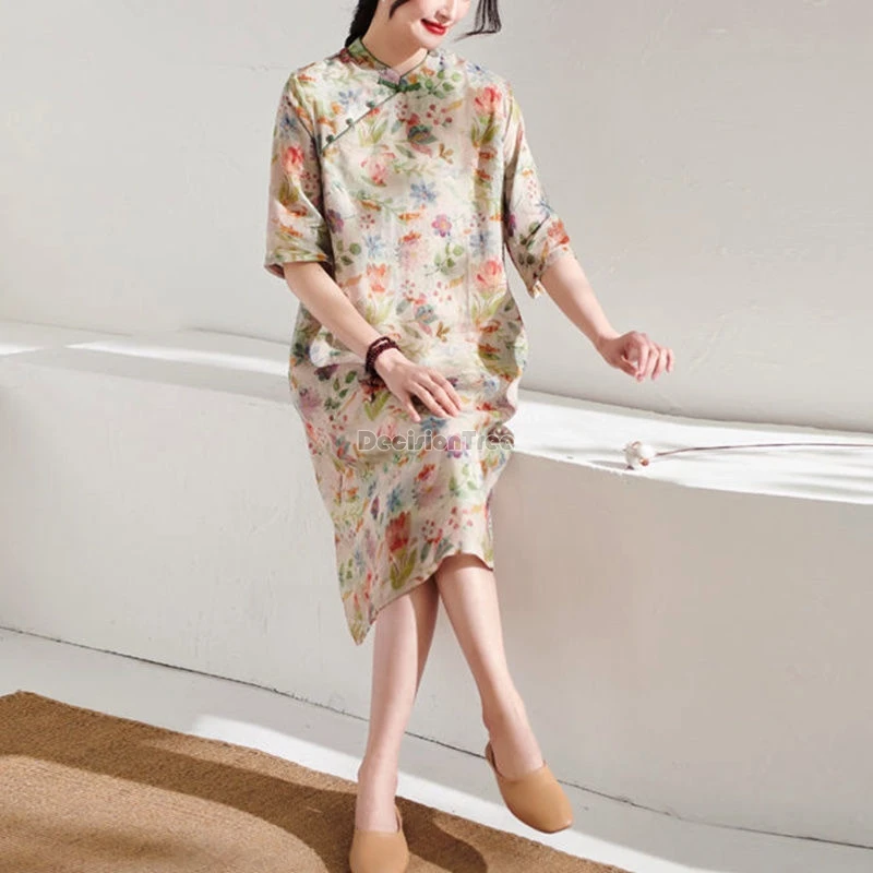 Sukienka qipao w stylu chińskim retro z temperamentem z lat 2026, ulepszona, elegancka, z wykwintnym nadrukiem, sukienka z bawełny i lnu z ukośnym zapięciem.