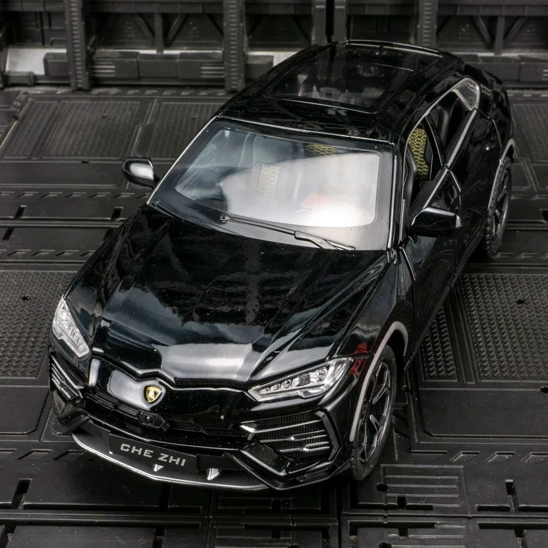 

1:24 Lamborghini Urus alloy SUV off-road vehicle model ornament, doors and engine hood, trunk can be opened with toys