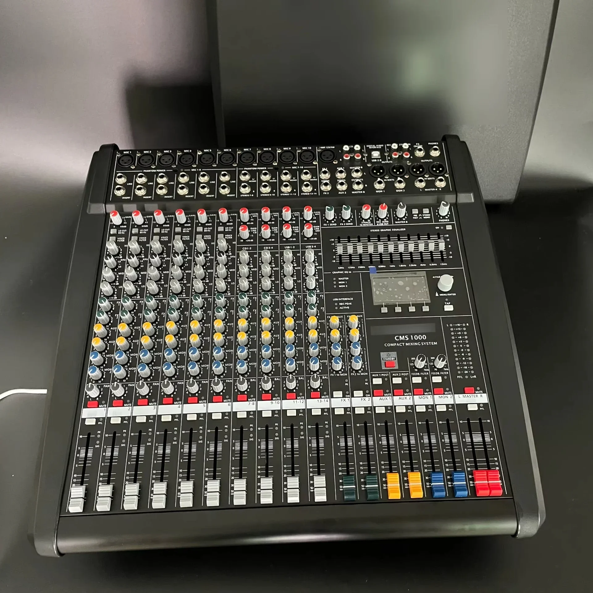 

Оптовая продажа высококачественного аудиомикшера CMS1000-3, профессионального DJ-контроллера, цифрового аудиомикшера с двумя 99-полосными DSP-процессорами.