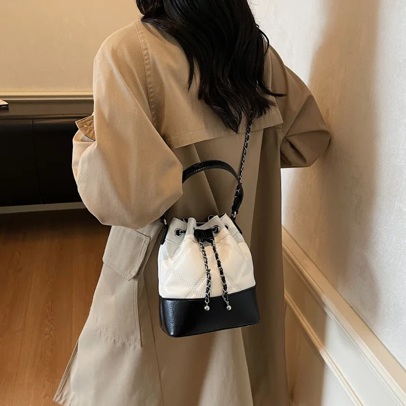 حقيبة كتف تحت عنوان الغابة، محفظة دلو بسلسلة مبطنة، حقيبة كروس نسائية ذات تصميم متخصص، حقيبة بمقبض علوي من النهار إلى الليل #1