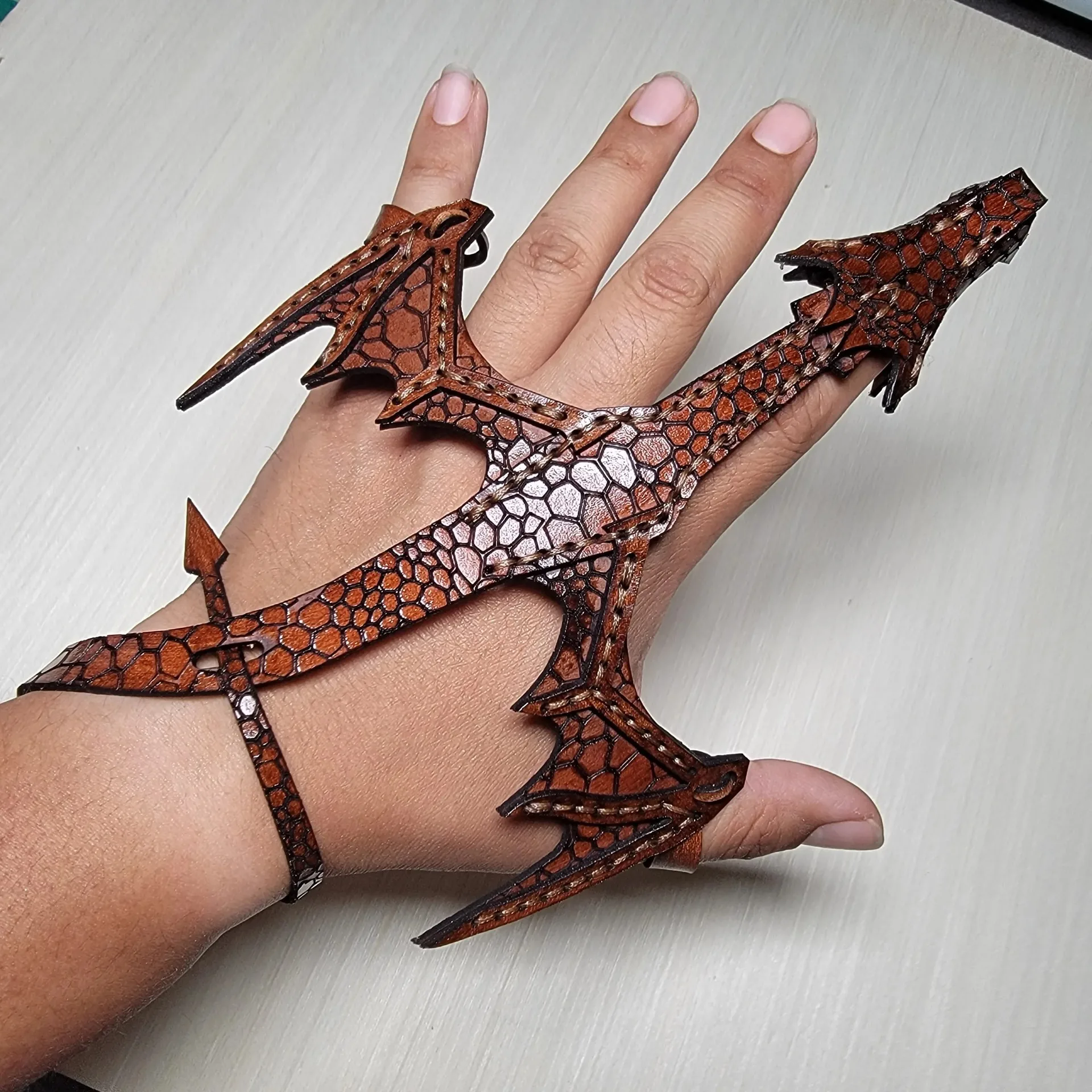 Cool Simulation Leather Hand Dragon Bracelet Creative Halloween Dress Up Props Boys Role Play Decorative Dragon Bracelet