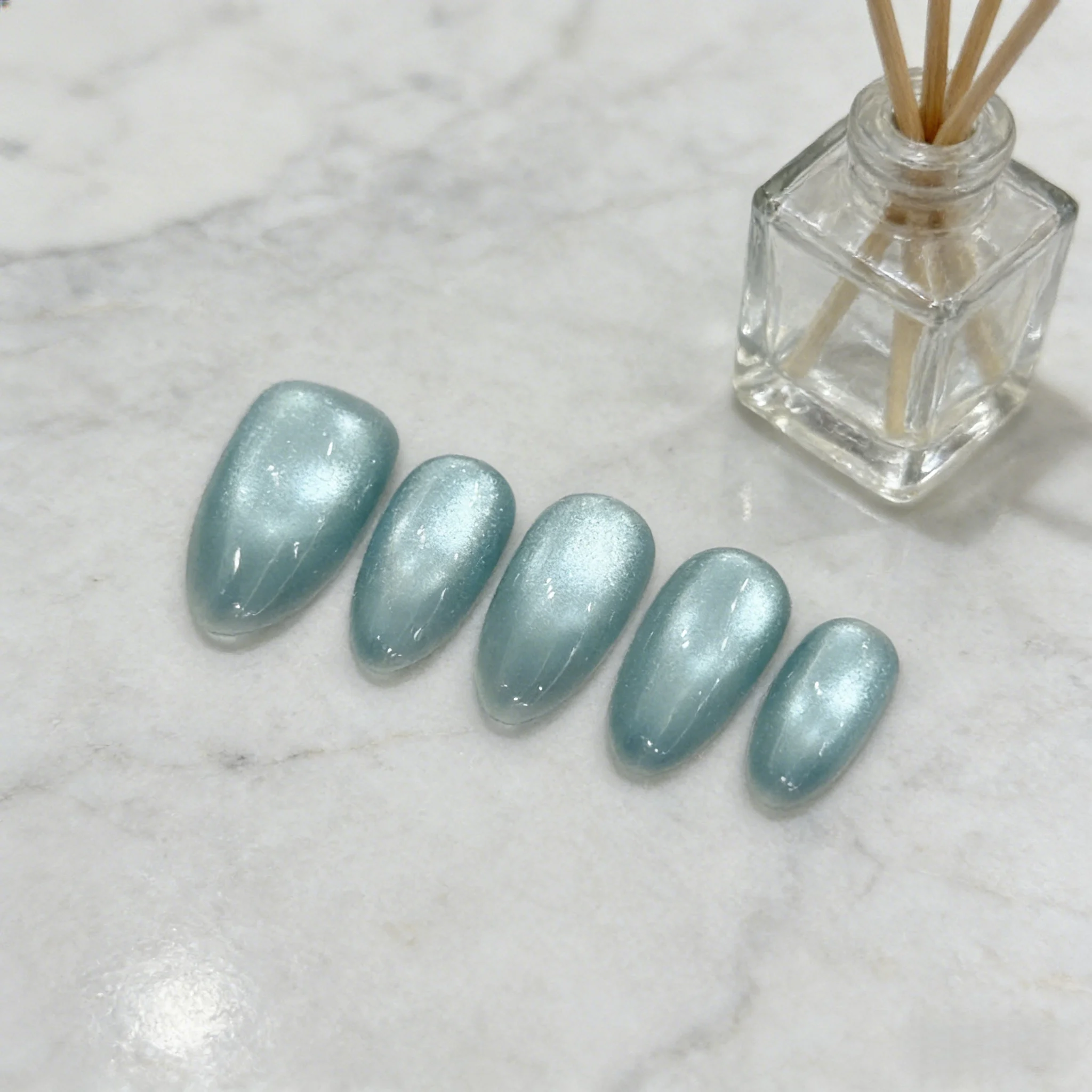 

10pcs Mint Glittering Glass Bead Handmade Nails Spotlight Cat-Eye Press on Nail Short Almond Fake Nail for Women&Girl False Nail