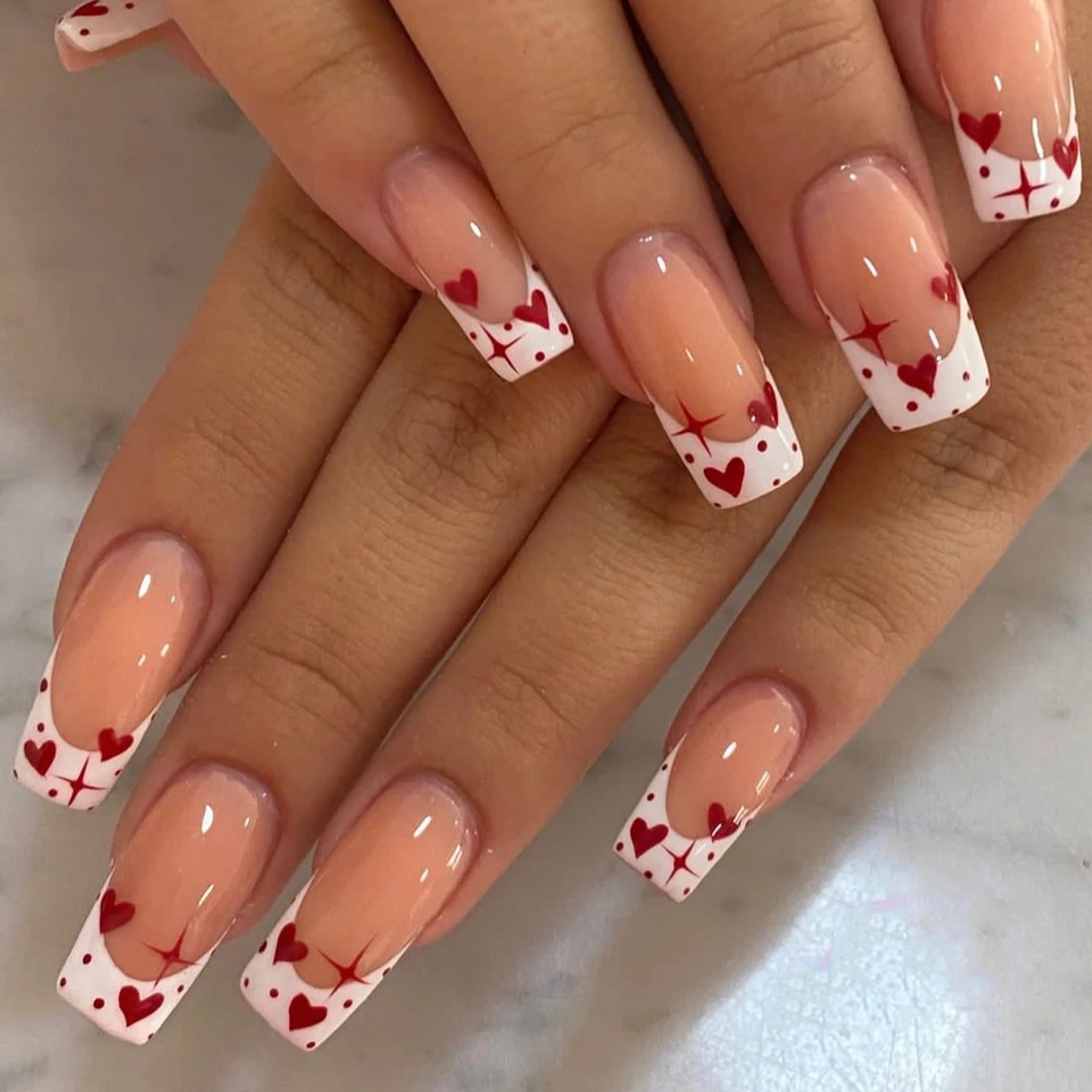 24-teiliges mittelgroßes quadratisches rotes Frankreich-Kunstnägel-Set mit vollständiger Abdeckung – kurzer Sarg zum Aufdrücken der Nägel, Liebesdesign für Mädchen, Mutter, Frauen, Geschenk – Detail 9