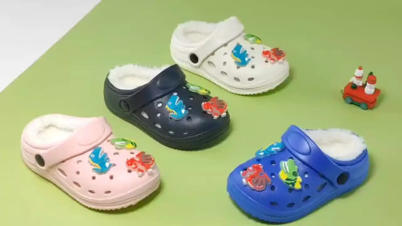 شباشب أطفال جديدة بنعال ناعمة مريحة دافئة، مع دعم كعب، مناسبة للمشي في الأماكن المغلقة، ملابس غير رسمية في الهواء الطلق