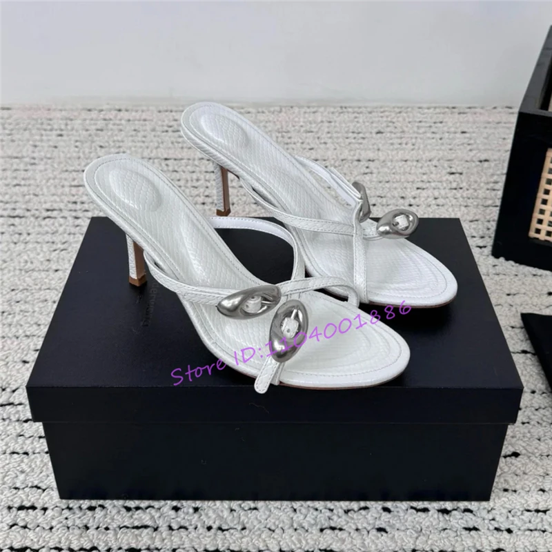 

Новые летние женские тапочки на тонком высоком каблуке с металлической пряжкой, сексуальные сандалии на шпильке с открытым носком и перекрестным ремешком, брендовые дизайнерские вечерние модельные туфли
