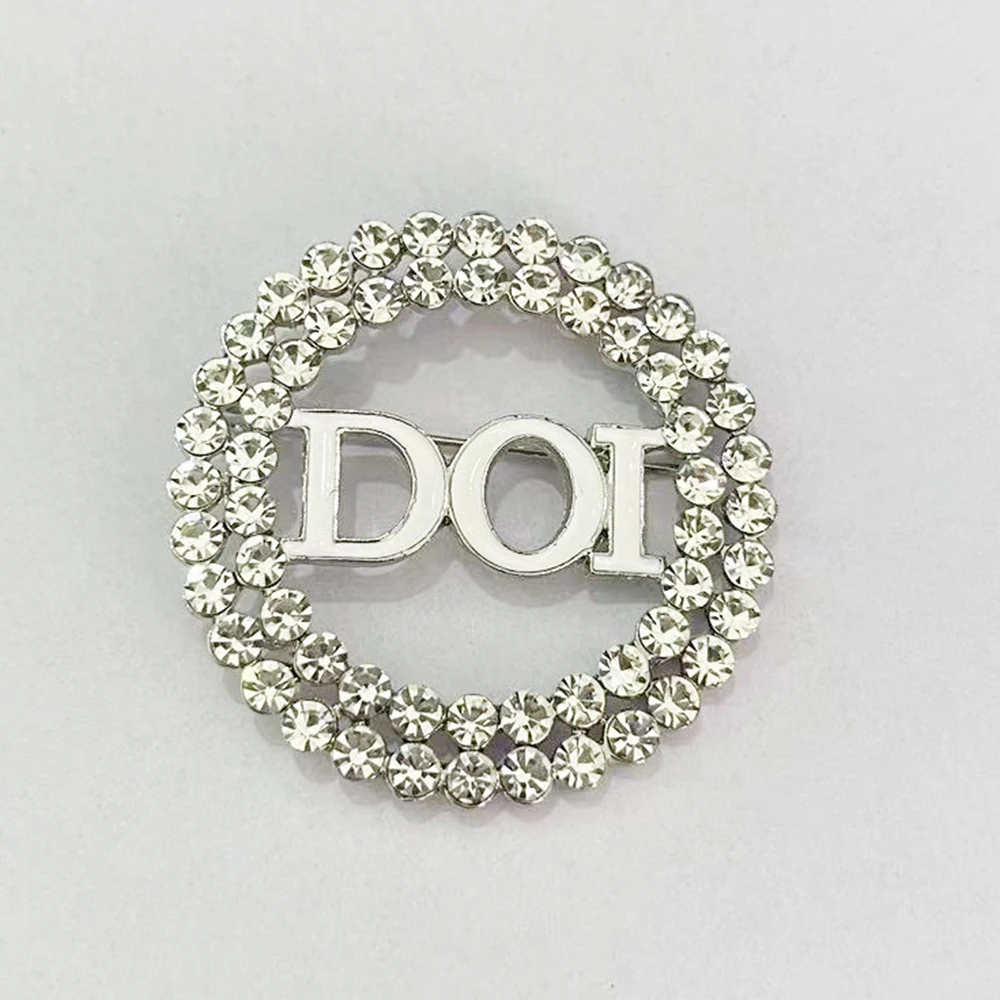 بروش دائري بحروف يونانية DOI وأحجار الراين #1