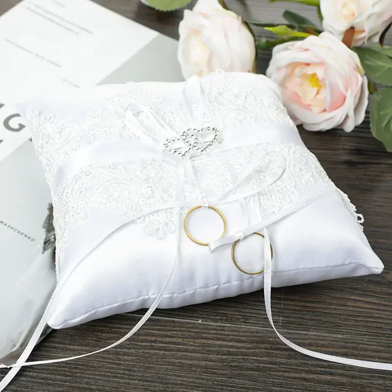 20x20cm White Lace Wedding Ring Pillow Romantic Ring Pillow Alliance Bridal Ring Bearer Pillow Cushions Decoración de bodas
