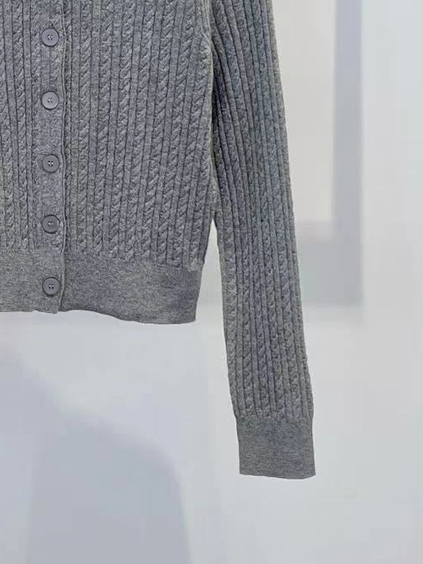 M Home Nan You High End Women's Knitted Cardigan Diamond Embellied Turn-down Collar Top for Autumn Commute Simple Sle