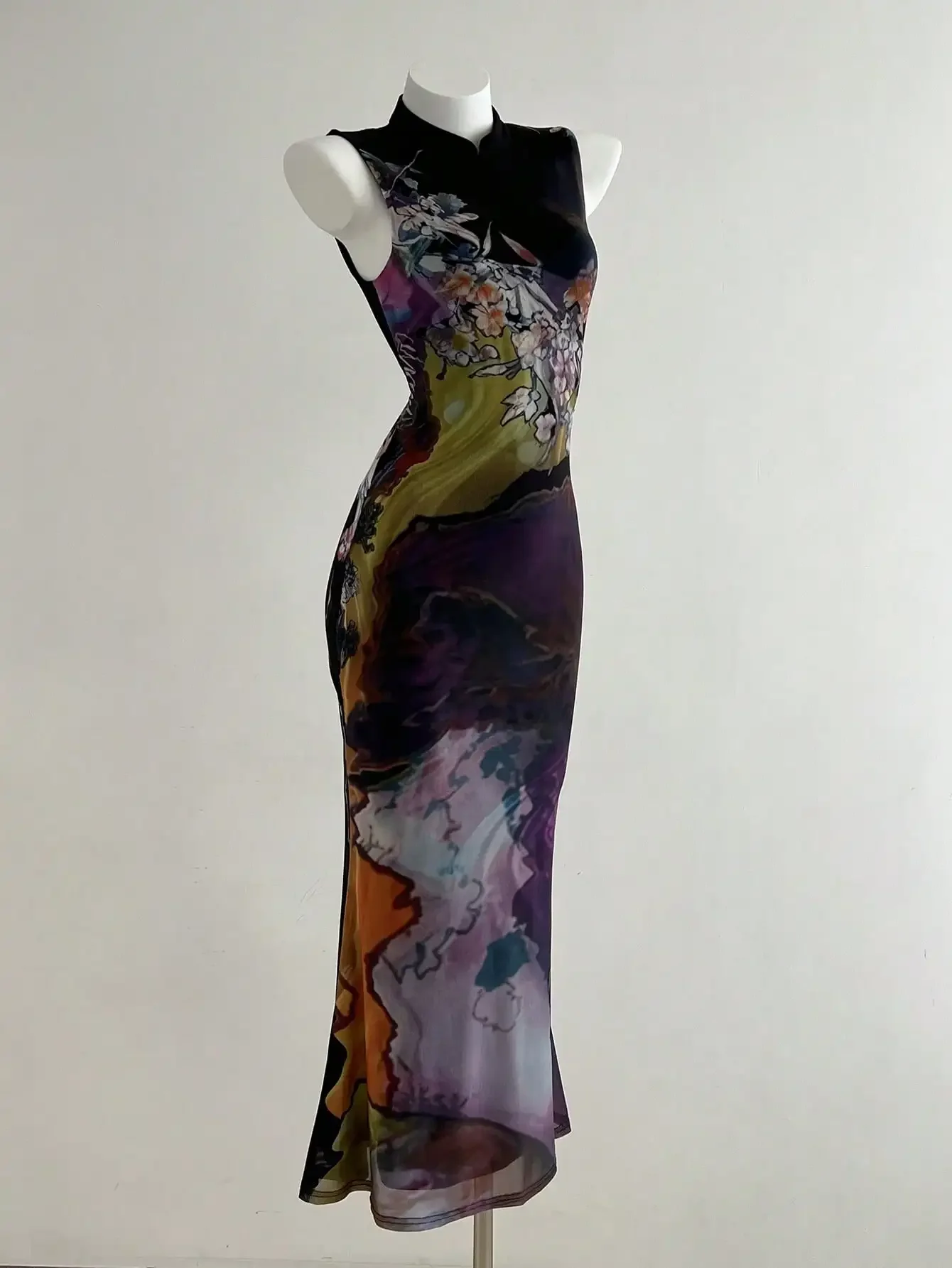 

Женское облегающее платье без рукавов с высоким воротником и цветочным принтом, летнее