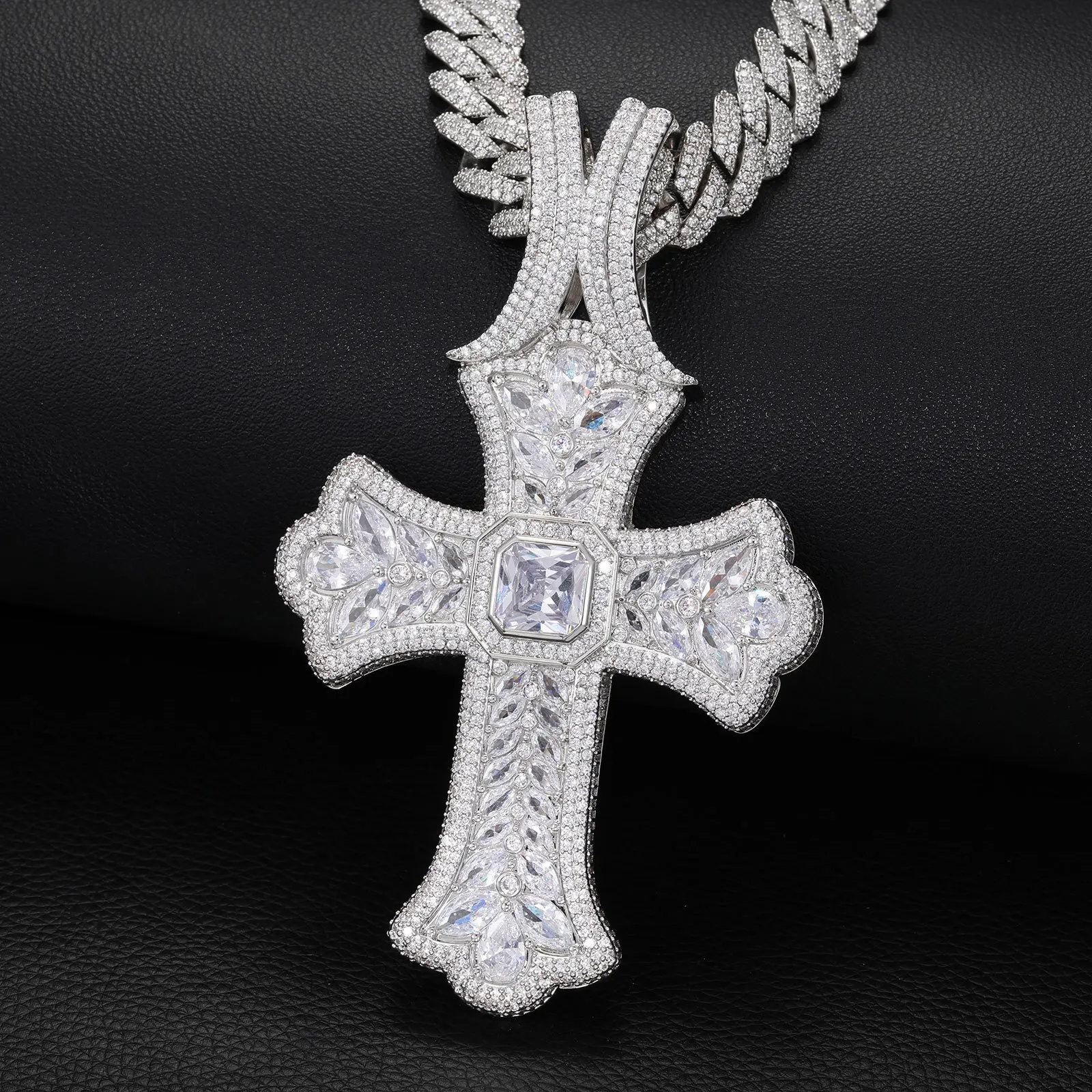 

New Fashion Hip-Hop Diamond-Studded Oversized Cross Pendant Necklace Exaggerated Nightclub Men's Accessories