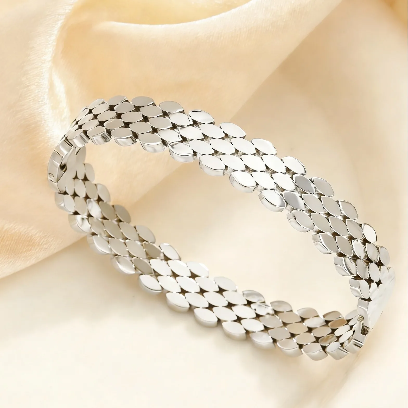 

Wholesale 316L Stainless Steel Designer Unisex Jewelry Luxury Honeycomb Wide Bangle Waterproof Watchstrap Bracelet for Women Me