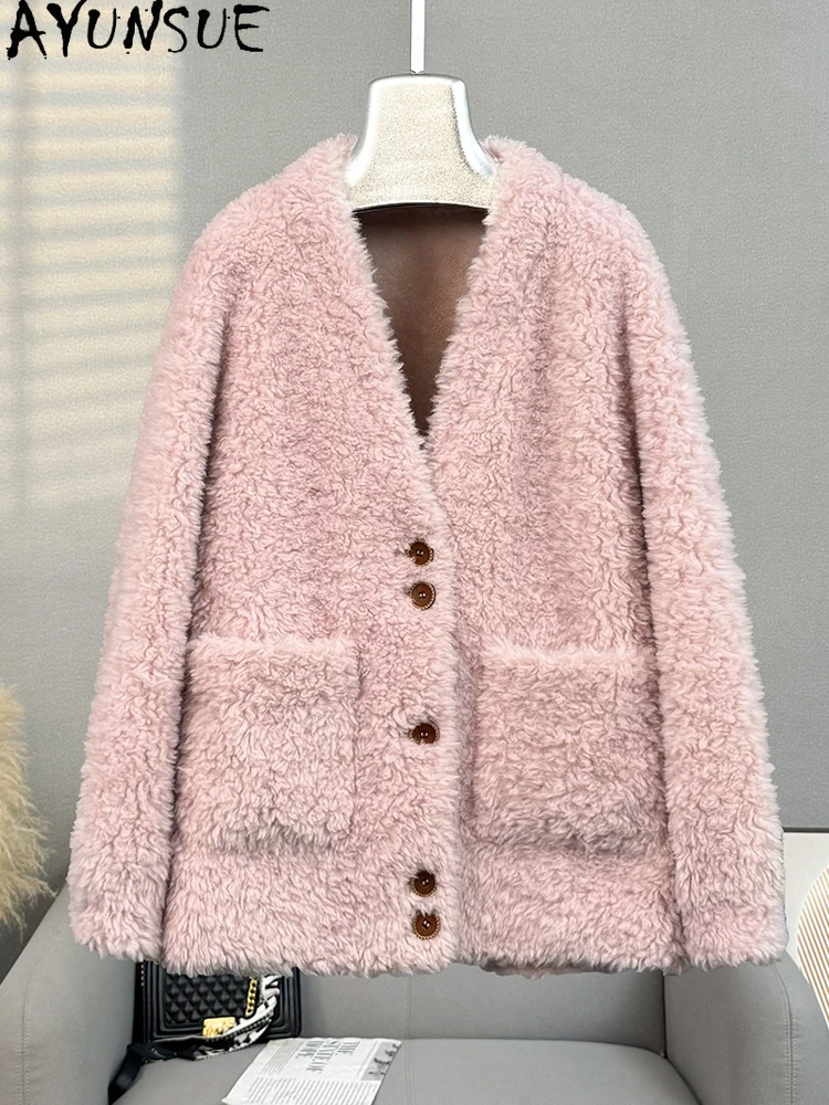 سترة نسائية من الصوف الطبيعي 100% من AYUNSUE 2025 سترة جديدة من فرو الضأن برقبة على شكل حرف v ملابس نسائية أنيقة جديدة في ملابس خارجية Ropa Para Mujer