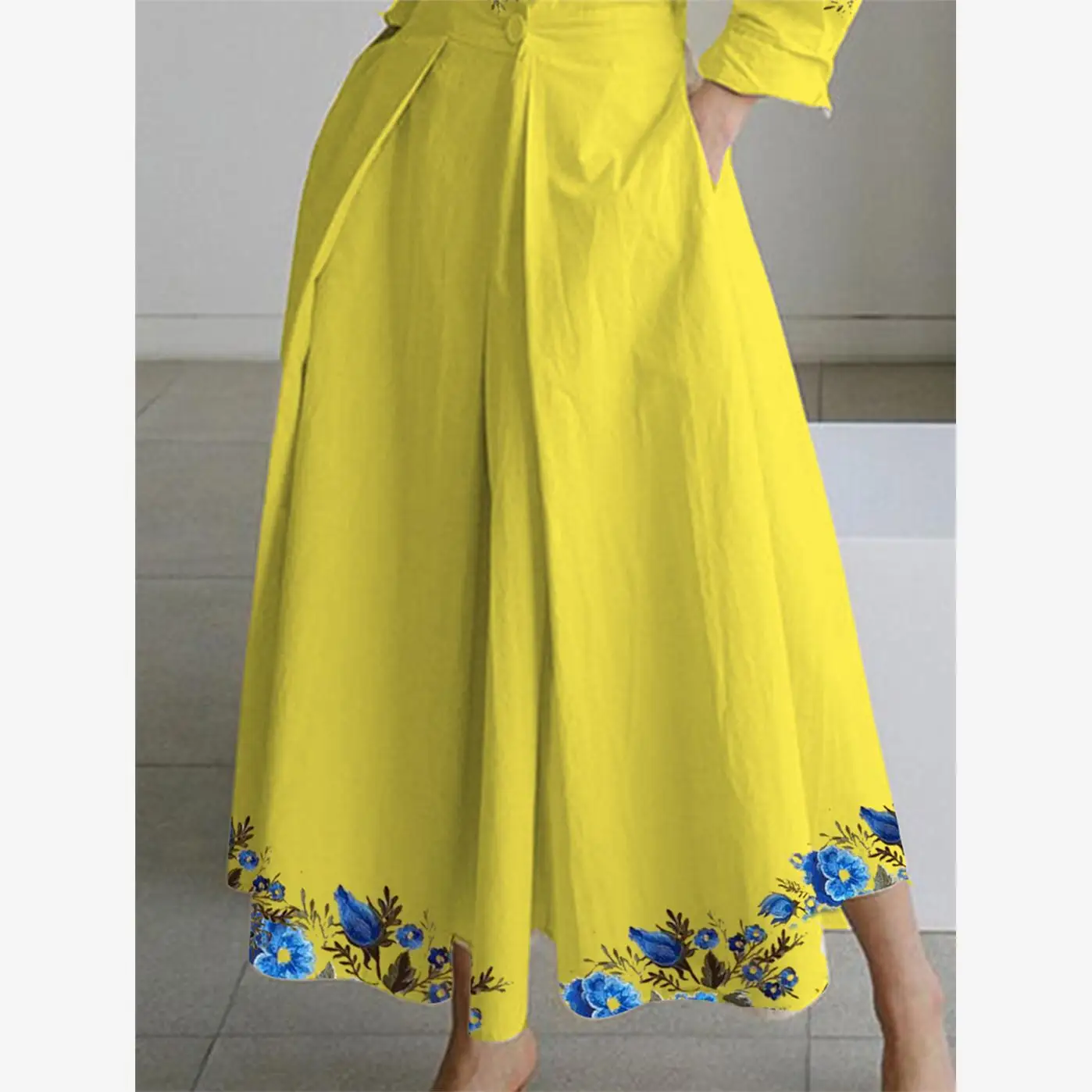 เสื้อผ้าผู้หญิงใหม่ประจำฤดูใบไม้ผลิปี 2024 ลายพิมพ์ คอตั้ง ไหล่เดียว ติดกระดุมเอว ทรงเอไลน์ ยาว ดีไซน์หวาน สไตล์เกาหลี เอวสูง