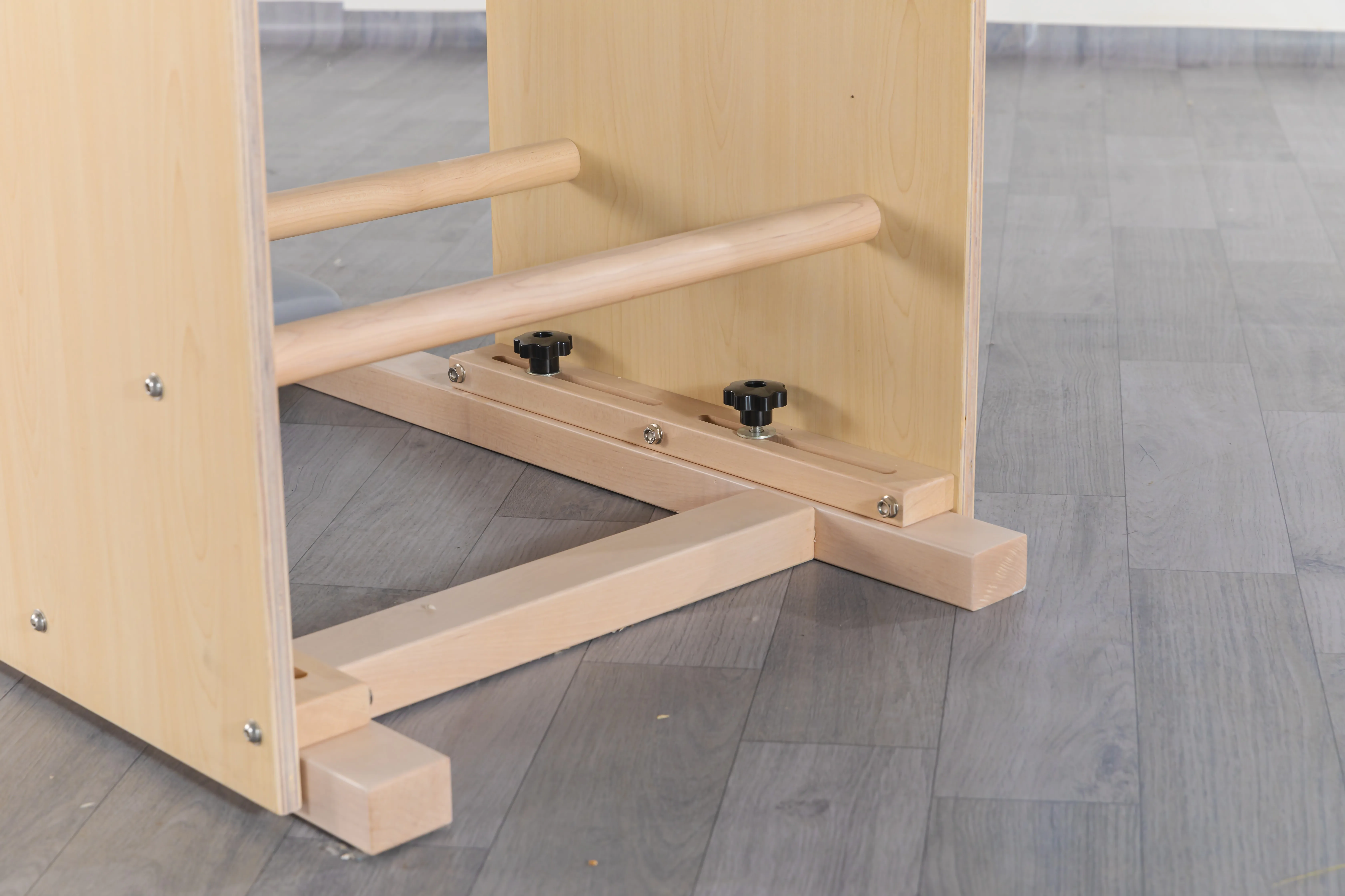 Maple Wooden Ladder Barrel Length Adjustable Wooden Base Stable Ladder Barrel