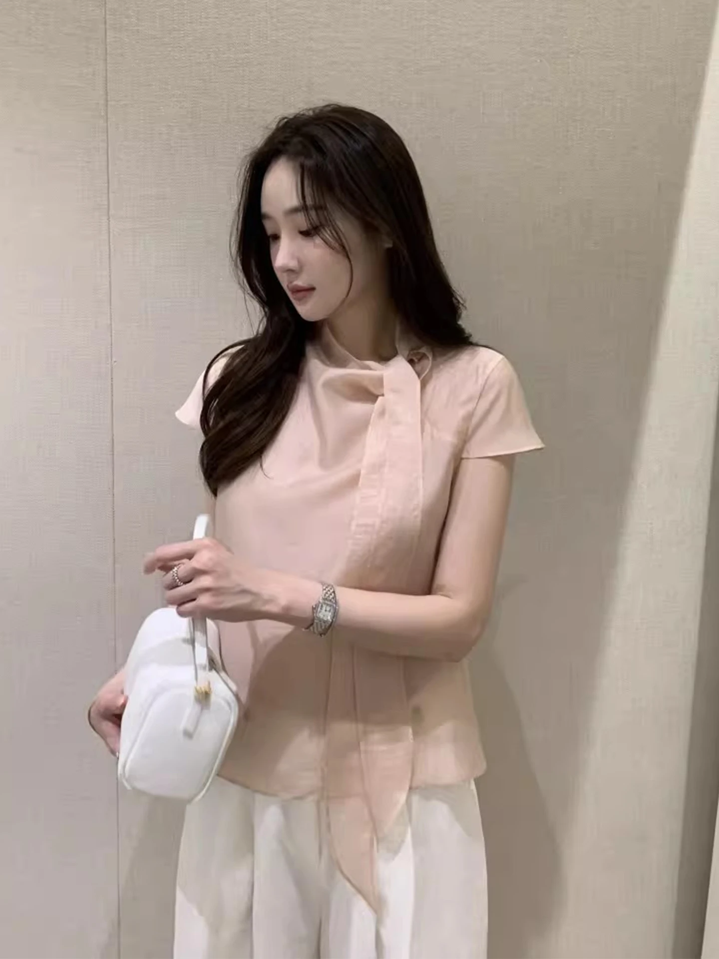 

Нежная элегантная однотонная рубашка с коротким рукавом, женская летняя рубашка нового стиля, драпированная, в корейском стиле, свободного кроя, из полиэфирного волокна